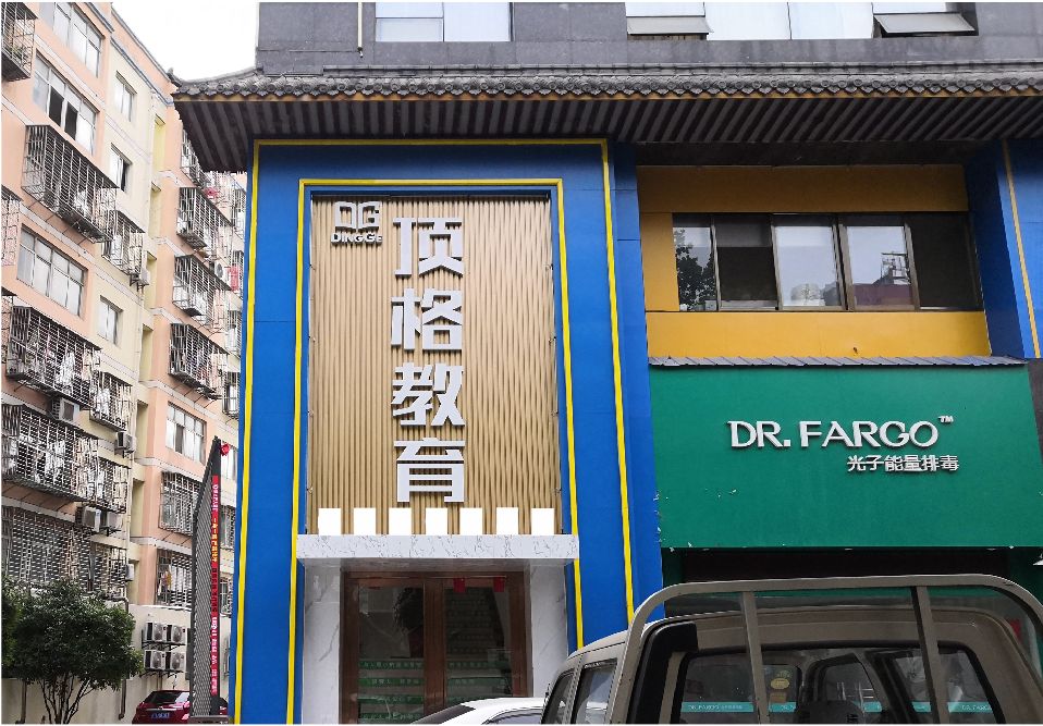 澜沧门头设计要符合门店特色。